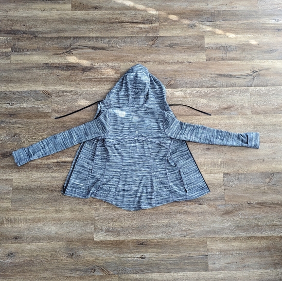 lululemon Women's Size 8 Gray Heather Zippered Hooded Jacket - Picture 4 of 7